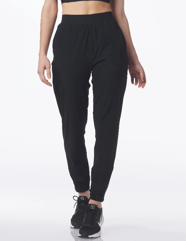 Relaxed Style Motion Jogger: Black