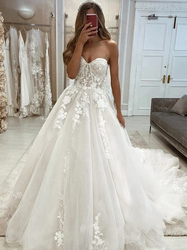 Trend Alert A-Line/Princess Tulle Applique Sweetheart Sleeveless Chapel Train Wedding Dresses