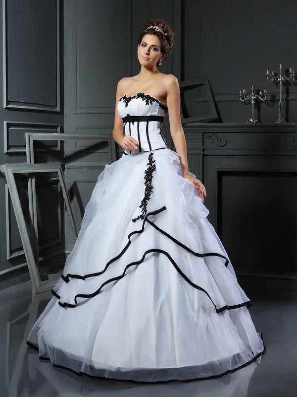 Trendsetter's Closet Ball Gown Sweetheart Applique Sleeveless Long Satin Wedding Dresses