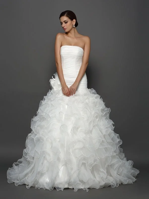 Chic Trends For The Fashion Savvy Ball Gown Strapless Hand-Made Flower Sleeveless Long Organza Wedding Dresses