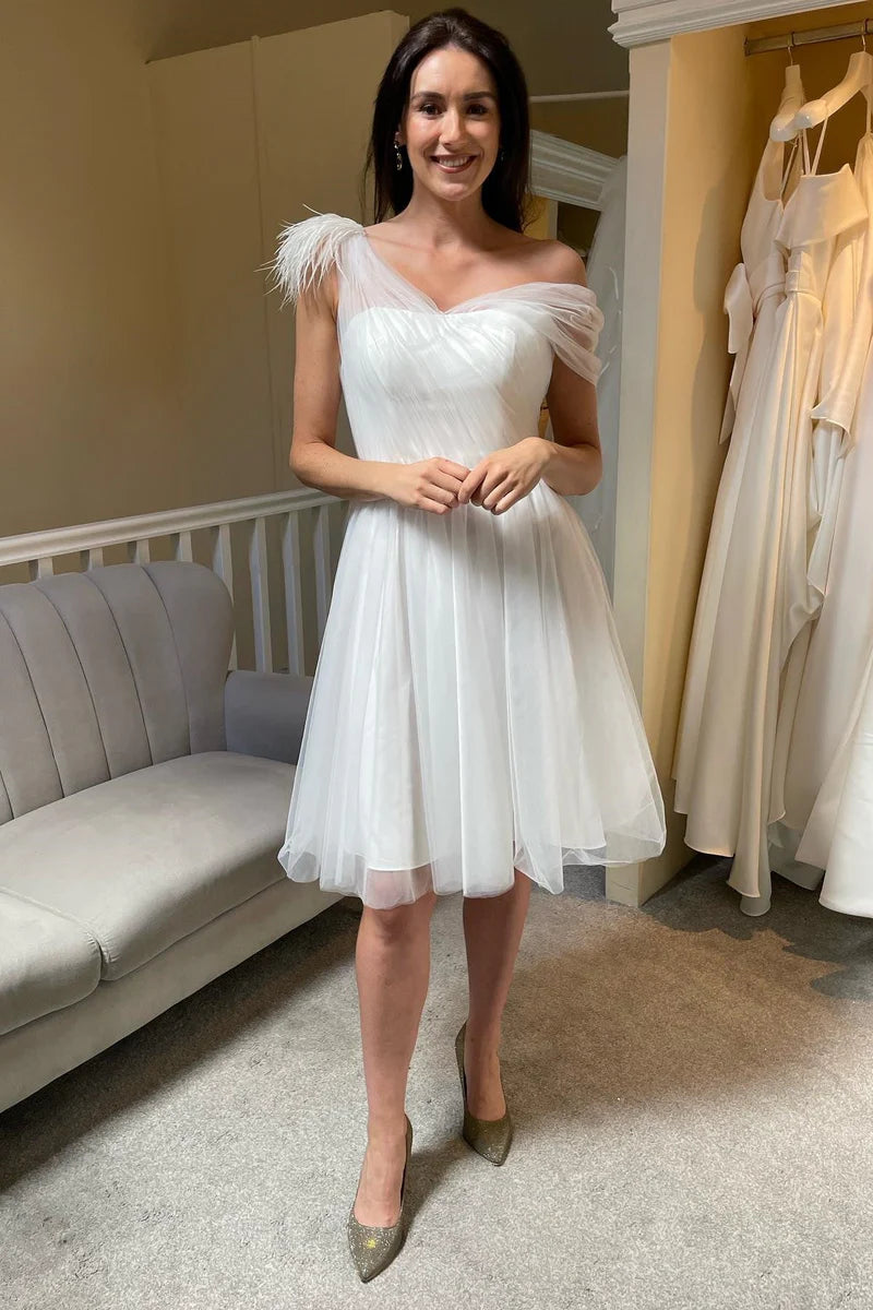 Chic Style, Always In Vogue Asymmetrical Tulle A-Line Knee-Length Wedding Dress