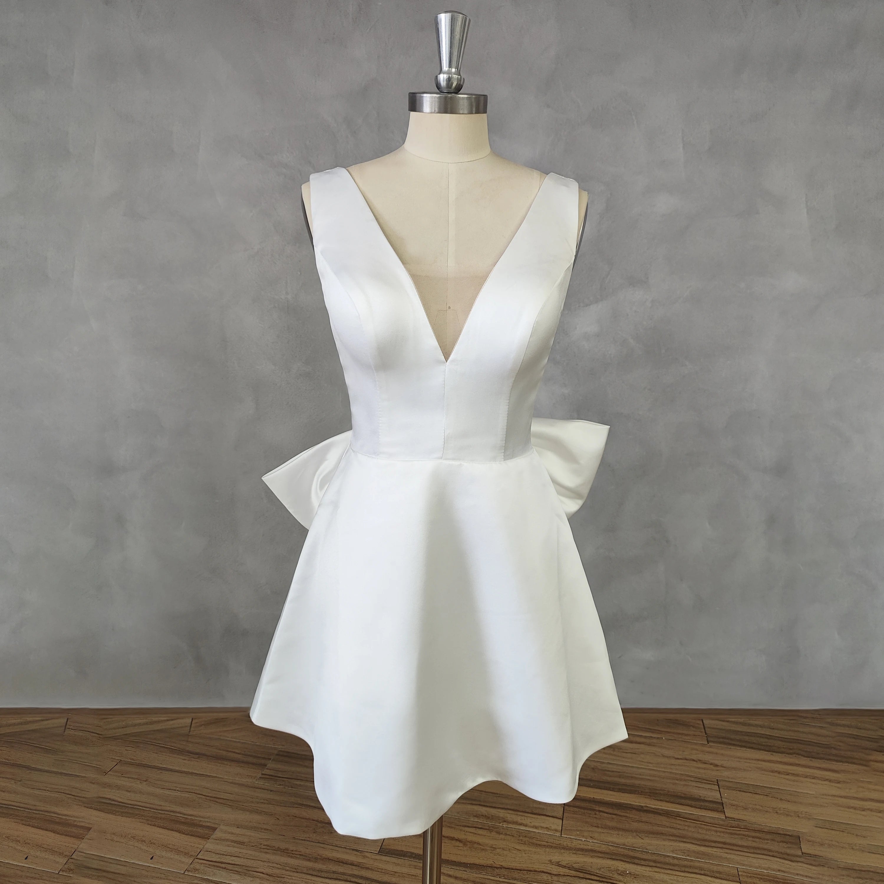 Trend Alert Simple Sleeveless Deep V-Neck Mini Satin Wedding Dress For Women A-Line Big Bow Backless Short Above Knee Bridal Gown