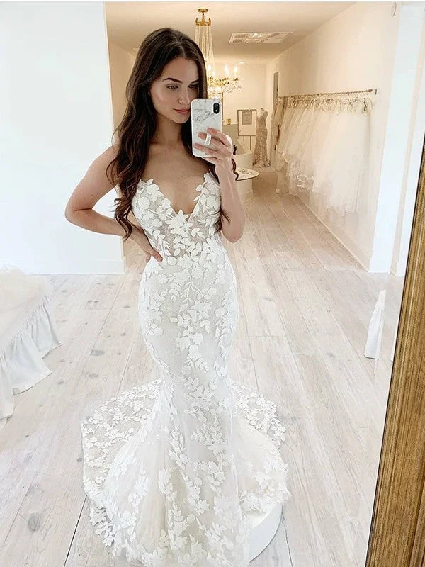 Fashion Essentials Trumpet/Mermaid Tulle Applique V-neck Sleeveless Sweep/Brush Train Wedding Dresses