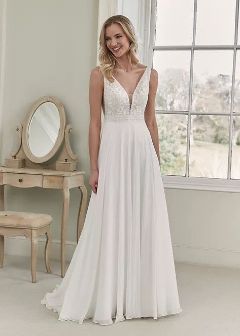 Wardrobe Essentials Deep V-Neck Wedding Dress Sleeveless A-Line Chiffon Lace Appliques Bride Gown Backless Zipper Train Vestidos De Noiva