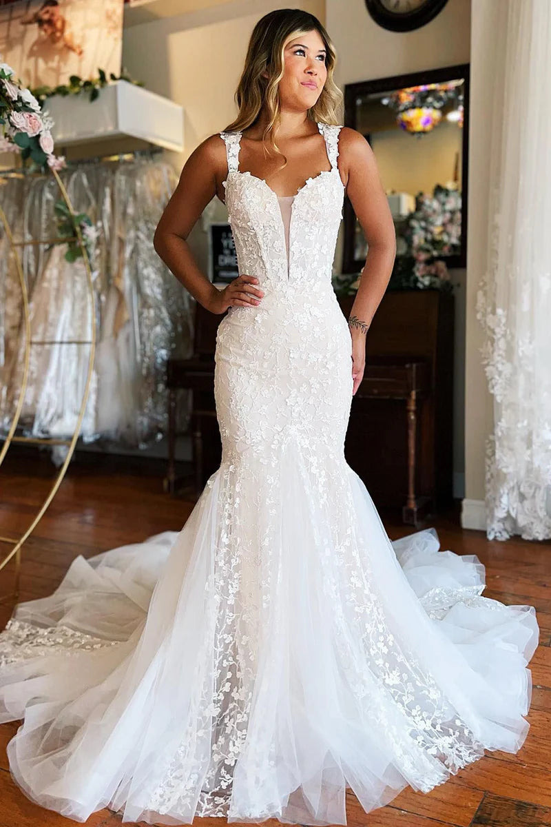 Sophisticated Fashion Mermaid White Lace Sweep Train Long Wedding Dress with Appliques