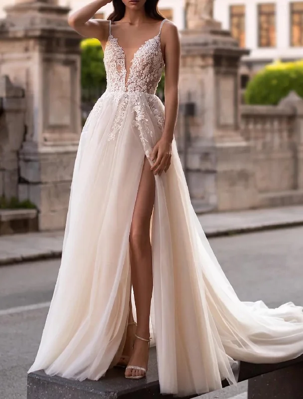 Flash Sale Starts Beach A-Line Camisole V Neck Sleeveless Court Train Tulle Wedding Dresses Bridal Gowns