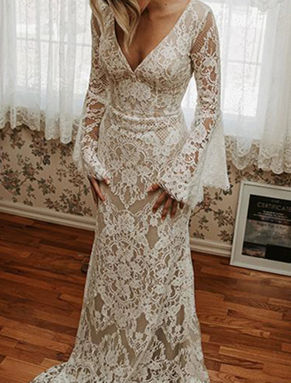 Fashion-forward Women's Clothing Beach Vintage Open Back Boho Wedding Dresses Mermaid / Trumpet V Neck Long Sleeve Court Train Lace Bridal Gowns With Appliques