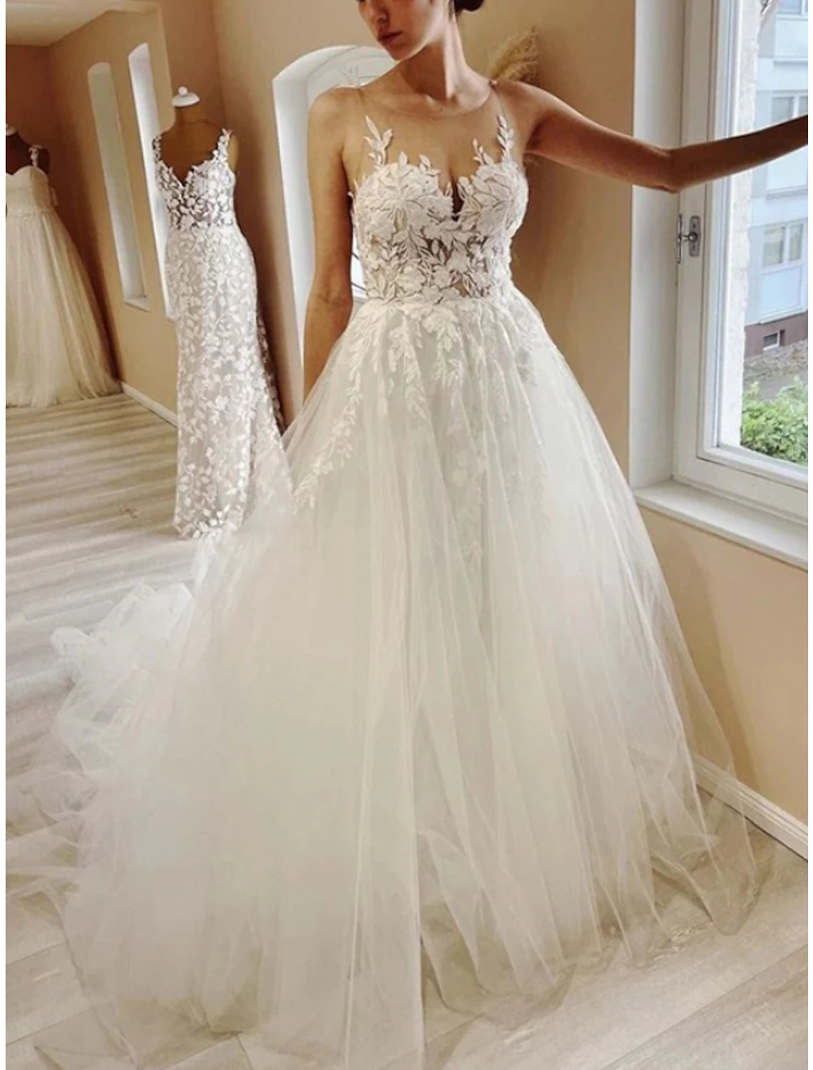 Casual and Comfortable Outfits Beach Formal Wedding Dresses Ball Gown Illusion Neck Sleeveless Court Train Lace Bridal Gowns With Pleats